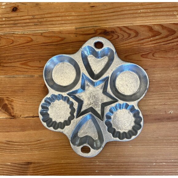 Vintage Reproduction Metal Holiday Muffin Tart Pan Heart Stars - Picture 1 of 3